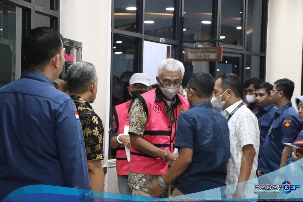 Jampidsus Tahan 6 Orang Tersangka Perkara PT Graha Telkom Sigma